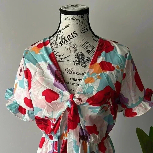 Gorgeous Flowers 🌺 Cute Dresse ( Size M/L ) - Picture 2 of 3